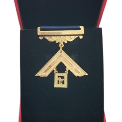 Past Master gold plated Jewel For Masonic Collar Regalia Freemasonry